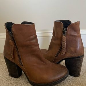 Steve Madden brown booties